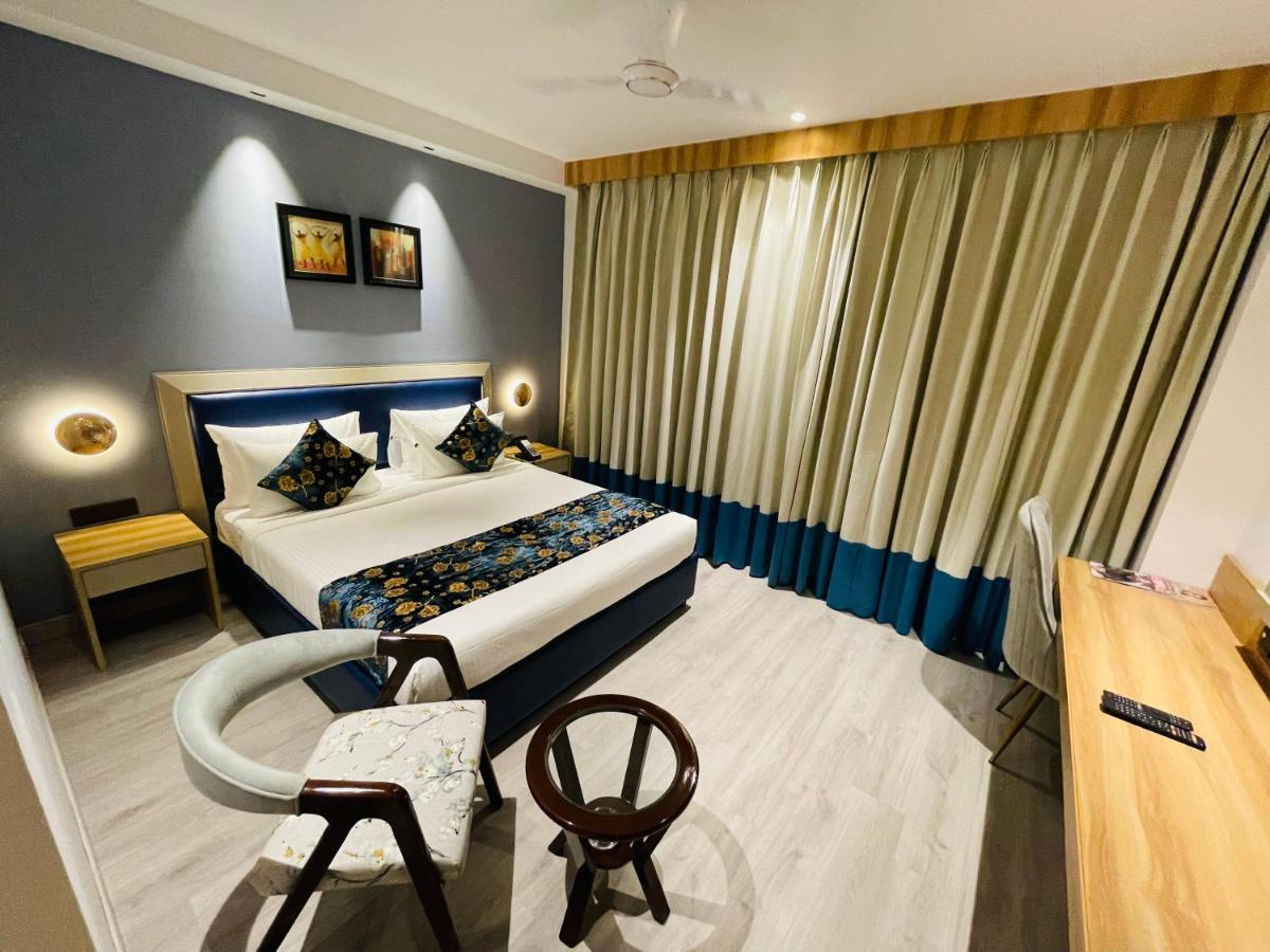 Hotel Malbork Inn @ Janakpuri Delhi  Exterior photo